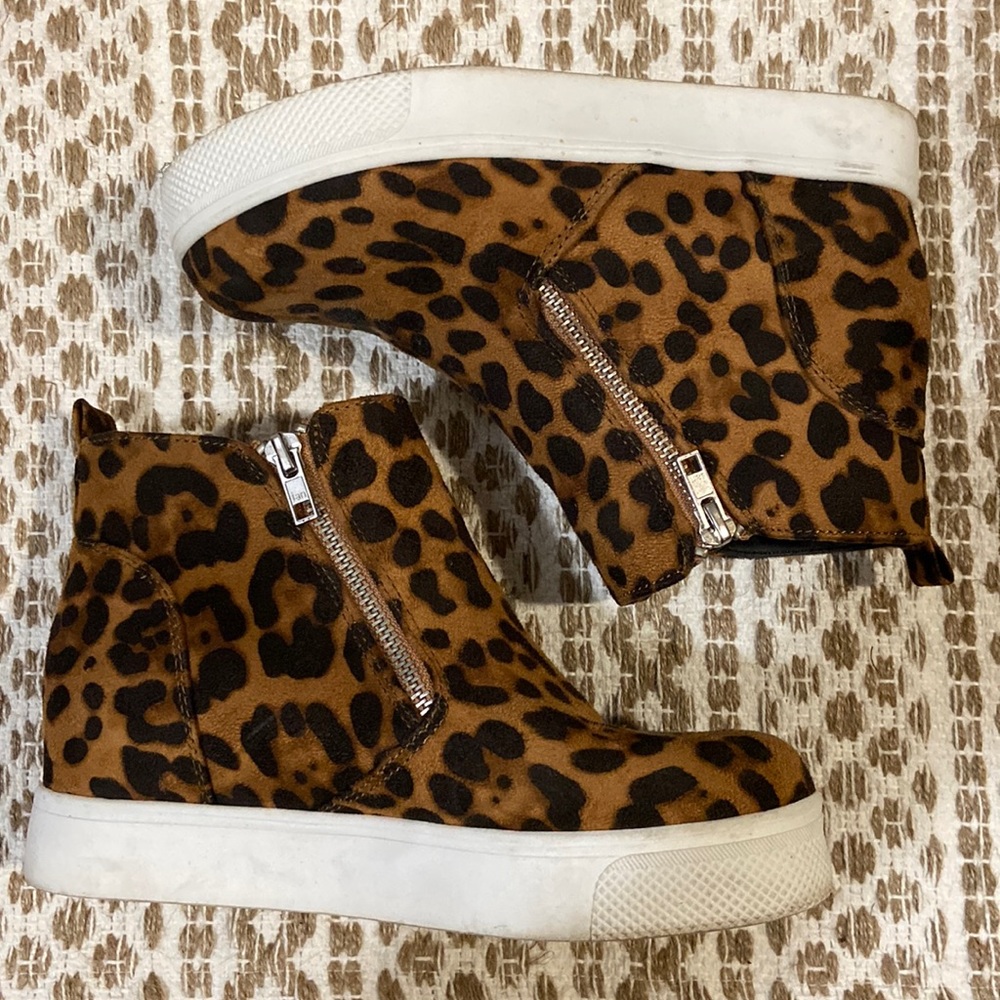 Time and Tru Cheetah Platform Shoes Size 7